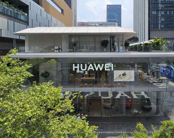 Huawei начала поставки Mate XT Ultimate, но некоторые покупатели столкнулись с разочарованием