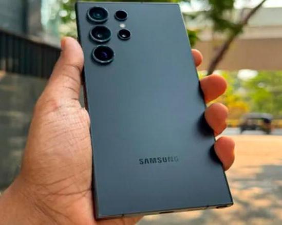 Galaxy S25 Ultra: очередная утечка изображения смартфона показывает его тонкие рамки